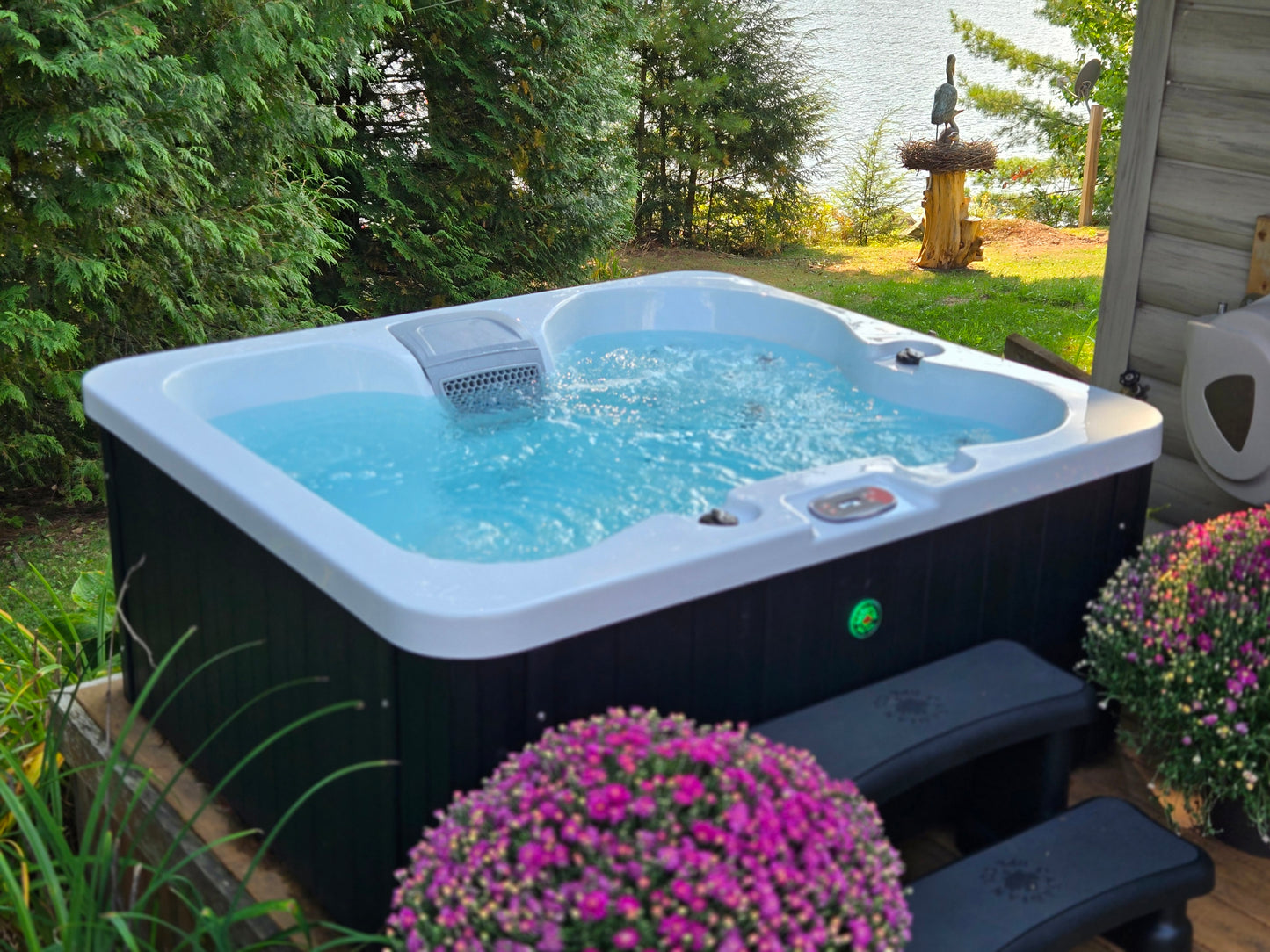 Manitoba 14-Jet 4-Person Hot Tub