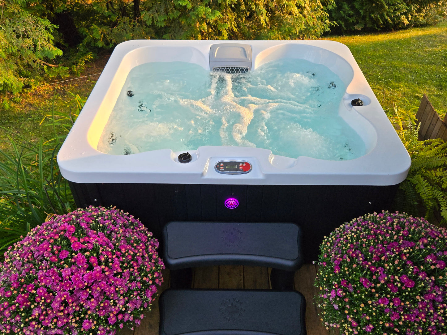 Manitoba 14-Jet 4-Person Hot Tub