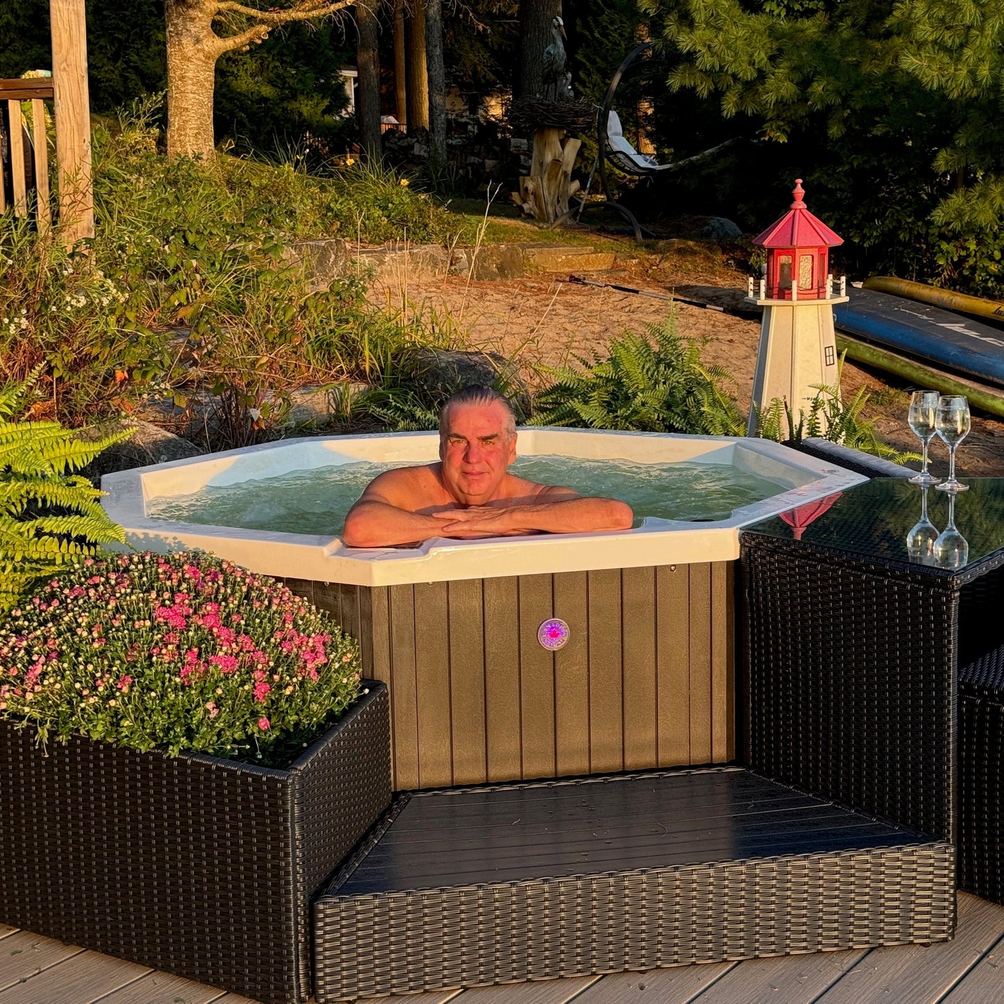 Muskoka 14-Jet 6-Person Hot Tub