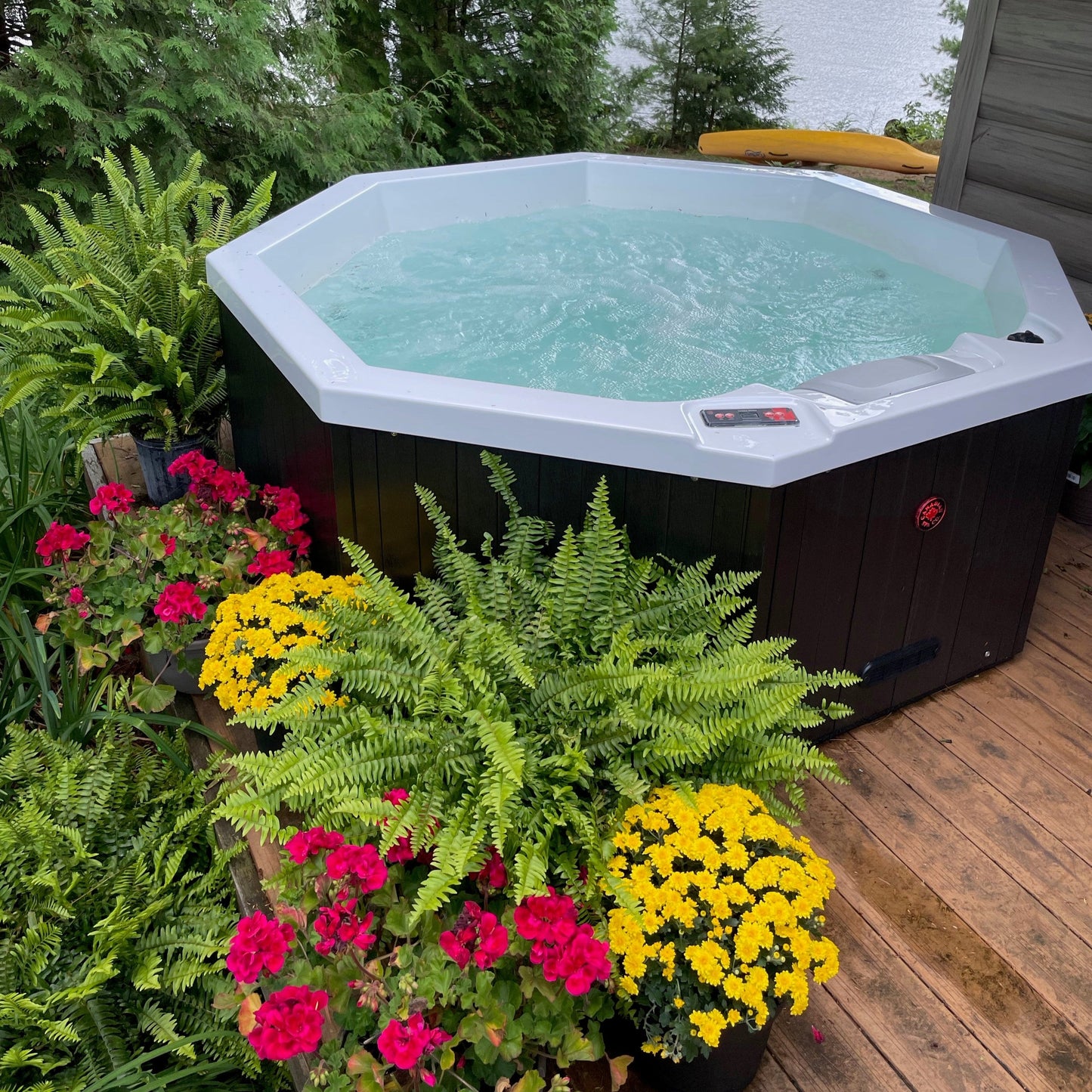 Muskoka 14-Jet 6-Person Hot Tub