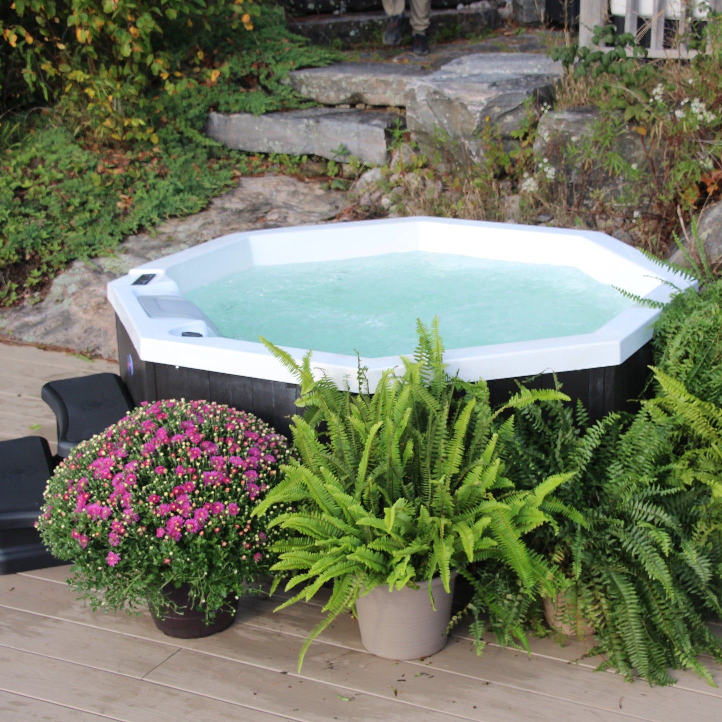 Muskoka 14-Jet 6-Person Hot Tub