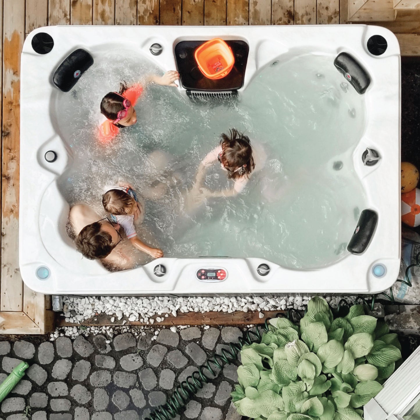 Calgary 24-Jet 4-Person Hot Tub 213 x 150 x78 cm