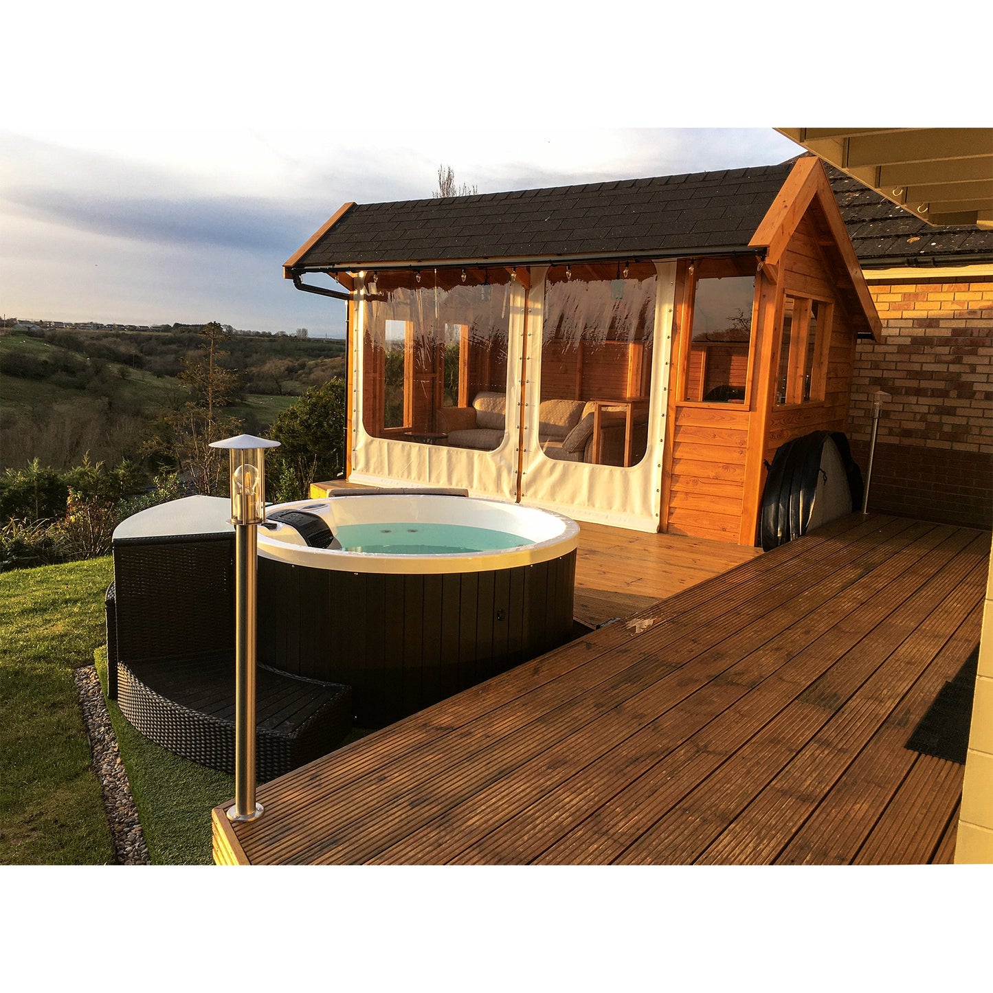 Okanagan UV 10-jet 4-Person Hot Tub