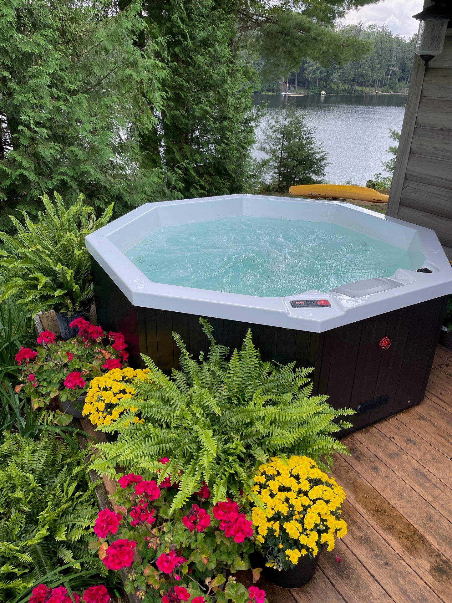 Canadian Spa Company_KH-10095_Muskoka_Octagonal_Plug_&_Play_4-Person_14-Jet Hot Tub_Blackout Insulation_UV Light Water Care_Patio Spas