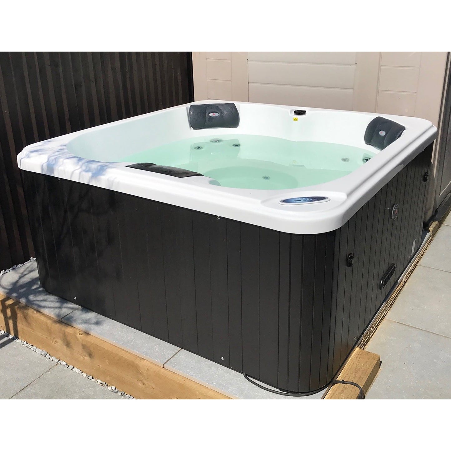 Saskatoon 12-Jet 4-Person Hot Tub