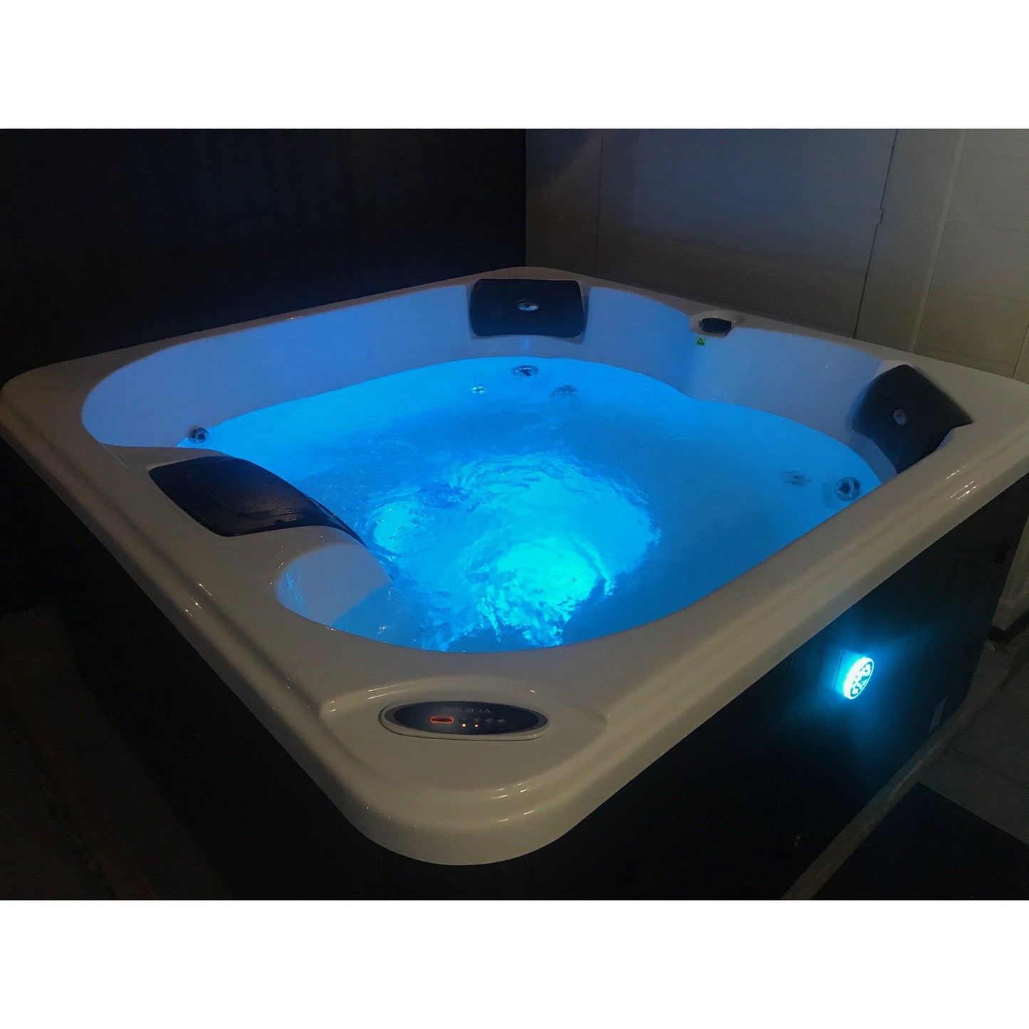 Saskatoon 12-Jet 4-Person Hot Tub